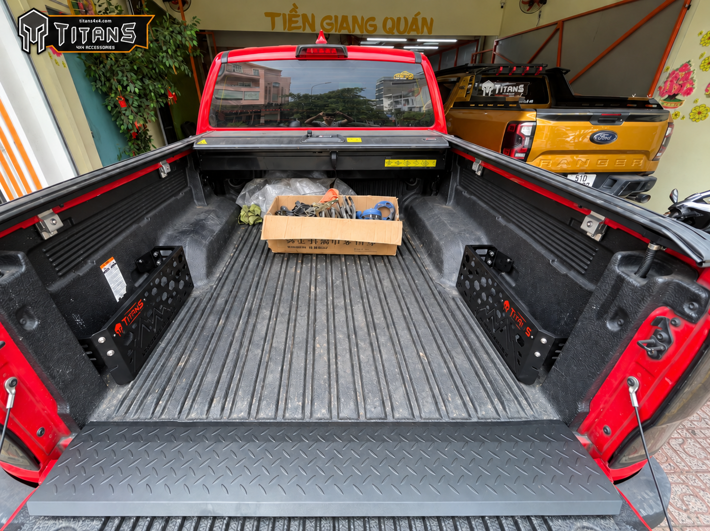 Hộc đựng đồ thùng xe bán tải Titans4x4 trên Ford Ranger