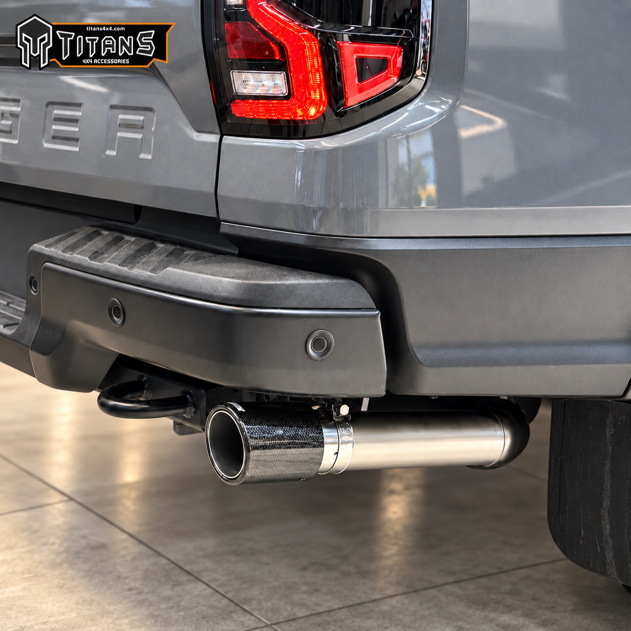 Cận cảnh lon pô inox phủ carbon Titans4x4