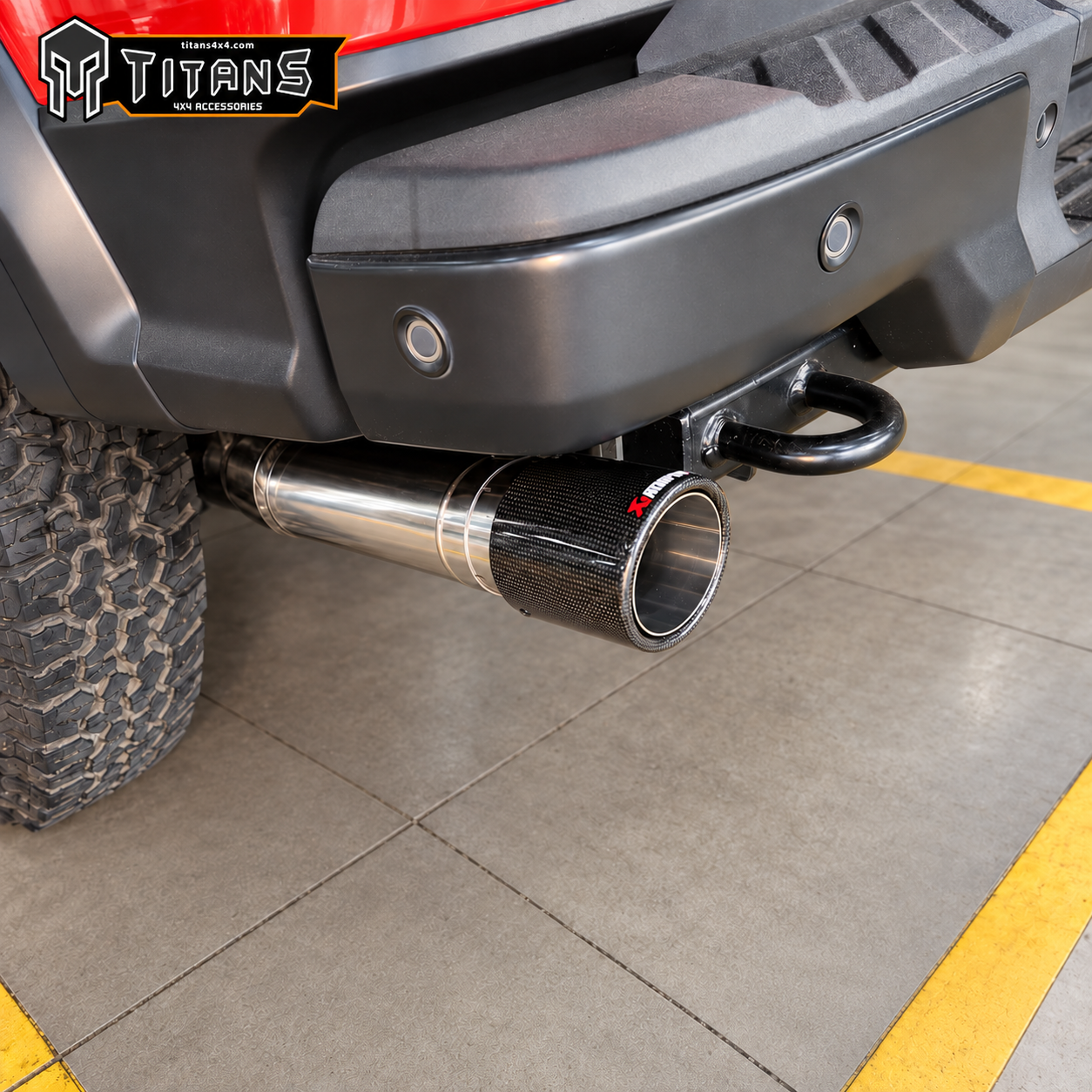 Cặp pô trang trí Titans4x4 lắp cân đối phía sau xe bán tải